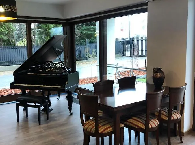 Вилла Nad Jeziorem W Warszawie *