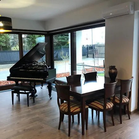 别墅 Nad Jeziorem W Warszawie *